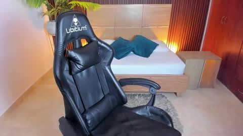 L I L L Y online show from February 24, 3:09 pm