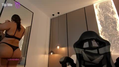 L I L L Y online show from December 20, 12:42 pm