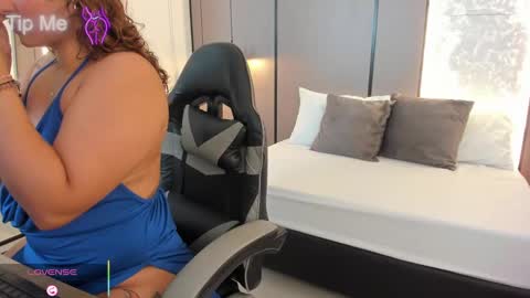 L I L L Y online show from October 6, 12:33 pm