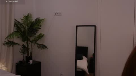 Lilly Colins online show from January 16, 2:51 pm