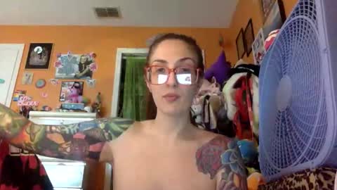 hi guys im back on here 3 online show from November 19, 8:09 pm