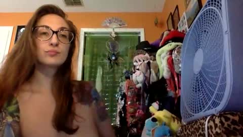 hi guys im back on here 3 online show from April 3, 7:45 pm