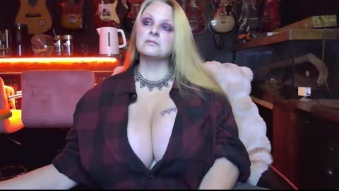 Lillyth Eden online show from October 18, 5:32 am