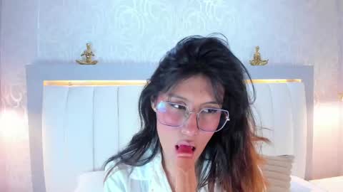 lillywills online show from November 5, 4:40 am