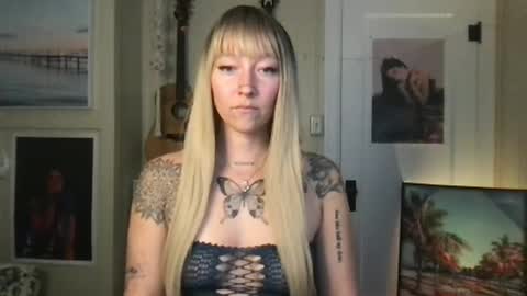 Lilpeachykeenn online show from December 9, 10:52 pm