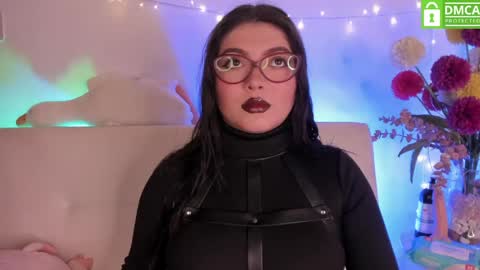 lily_cherry0 online show from May 10, 10:34 pm