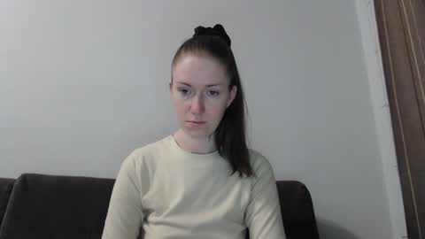 lily_love_x online show from May 28, 6:00 am