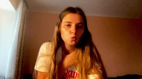 Lily online show from February 8, 1:01 pm