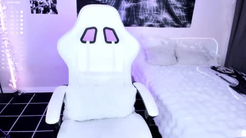 Lily online show from March 27, 5:09 am