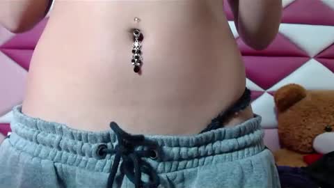 lilyjamesx online show from February 24, 8:47 pm