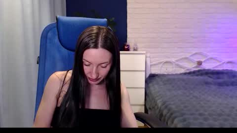 Lily online show from November 18, 7:42 am