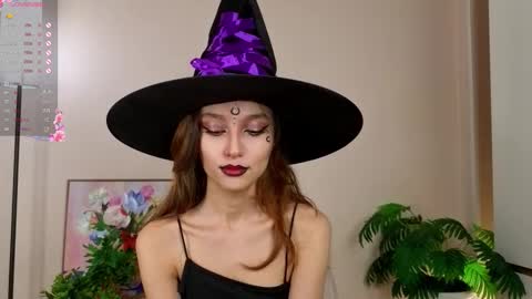 Lina online show from October 31, 11:14 am