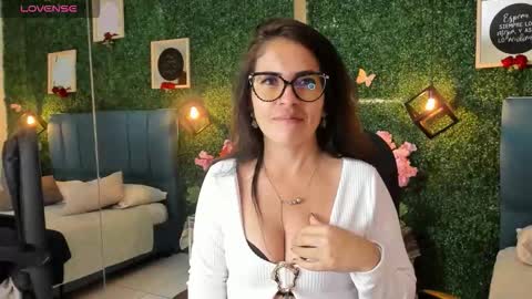 Lina  online show from October 15, 11:35 am