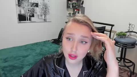 Lina online show from February 1, 8:37 pm