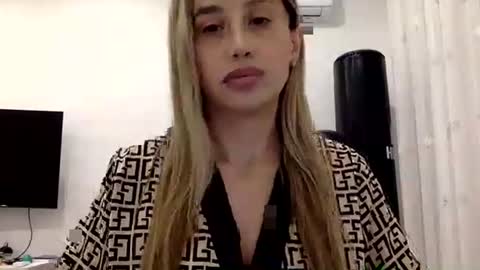 linavora online show from December 13, 8:15 pm