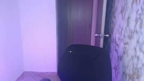 lincy_honeyy online show from April 3, 4:05 pm