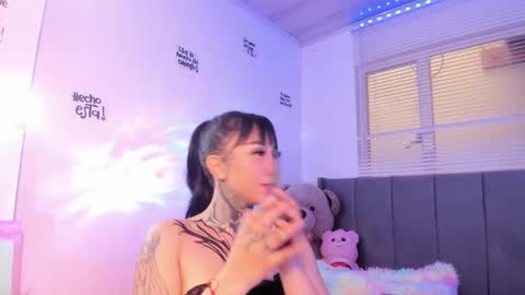 Lindaa maria  online show from February 12, 9:49 pm