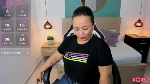 L I N D A online show from February 14, 7:23 pm