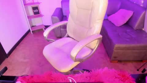 linda miller online show from March 3, 7:37 am