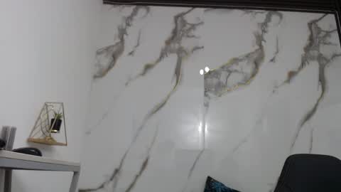  Lindsey  online show from April 4, 1:10 pm