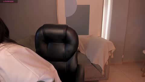 Lindsey Moss online show from February 3, 5:29 am