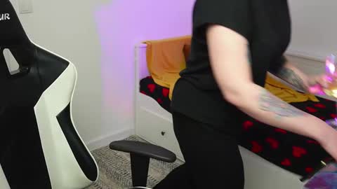 Tina online show from March 8, 6:45 pm