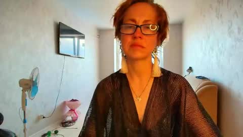 Liora Weiss online show from May 29, 7:50 am