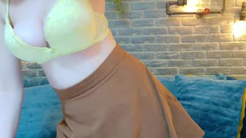 Lisa Caprice online show from April 3, 4:21 am