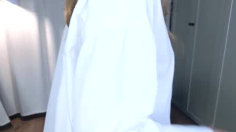 Elisabeth or Lisa online show from March 5, 8:37 pm