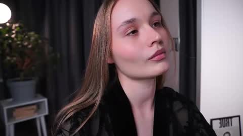 Elisabeth or Lisa online show from October 17, 8:12 pm