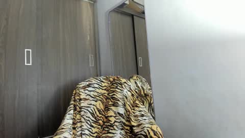 lisainthesky online show from December 27, 11:42 pm