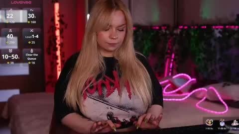 Lisa online show from May 10, 10:17 am