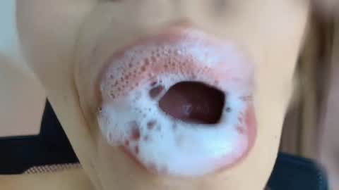 Lisbet online show from April 14, 11:05 pm