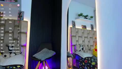 Sophie ---- connected from 1400 to 2100 Colombia time online show from October 18, 8:10 pm