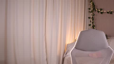 Kiki online show from October 4, 2:54 pm