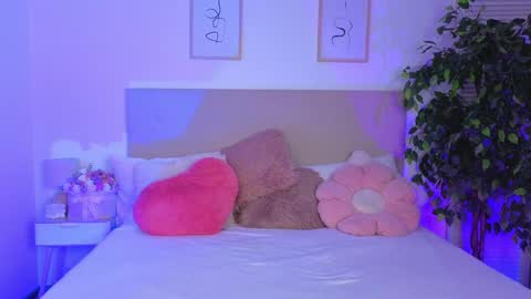 little_siin online show from June 7, 9:10 pm
