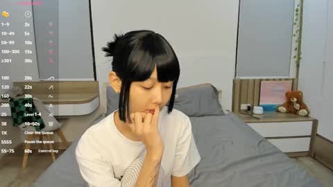 Yena and Gabby online show from April 23, 7:27 pm