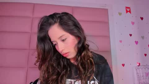 littlee_emma_ online show from October 22, 3:11 am