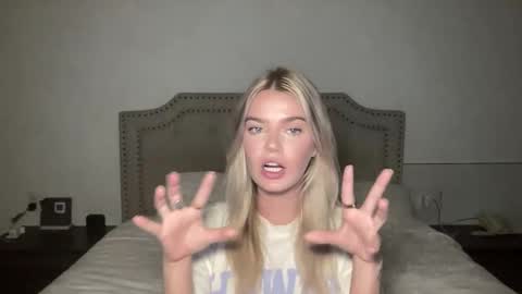 Marciabrady online show from November 19, 10:48 am