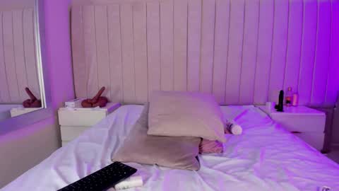 im olivia IG littleolivia01 online show from January 7, 1:14 pm