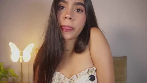 littletammy_ online show from March 19, 5:39 pm