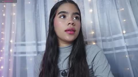 littletammy_ online show from October 12, 2:19 pm