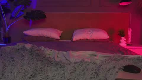 Liv 3 online show from October 11, 7:05 pm