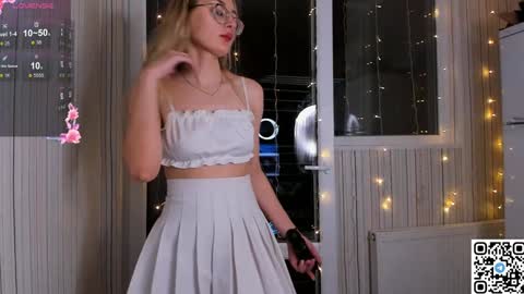 My name is Livy Nice to meet you  Thumbs up please its important online show from January 11, 7:05 pm