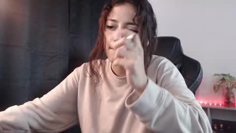 Elizabeth online show from January 7, 3:10 am