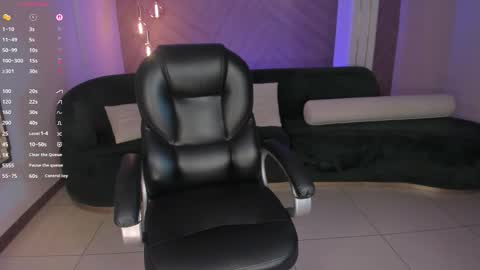 Lizzi  online show from February 24, 8:51 pm