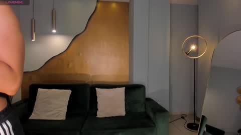 Lizzi  online show from February 3, 8:12 pm