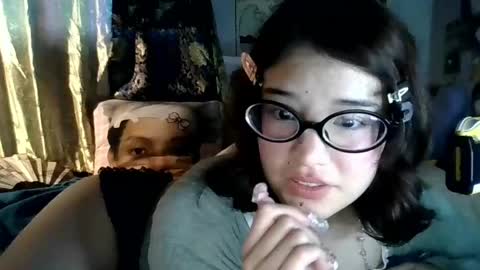 lizzy_bear online show from May 19, 2:18 am