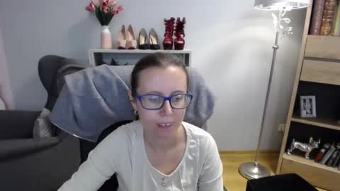 Lizzy online show from October 2, 5:34 am