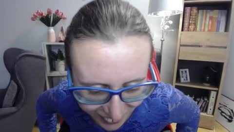 Lizzy online show from November 13, 5:39 am